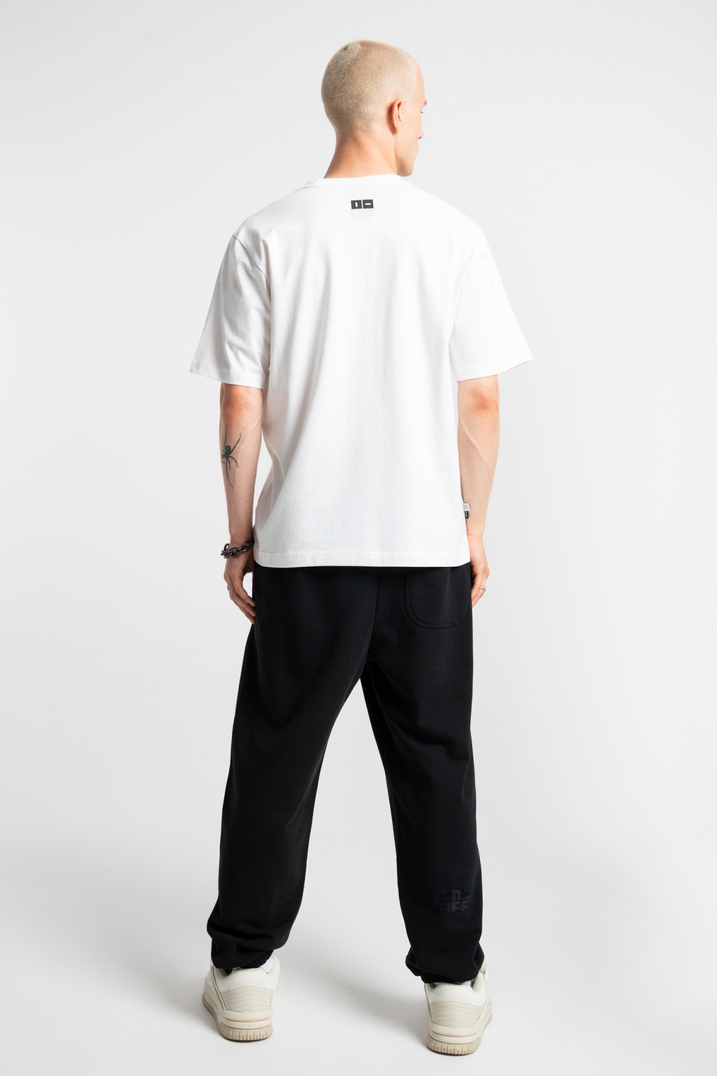 Biały t-shirt OVERSIZE z logo