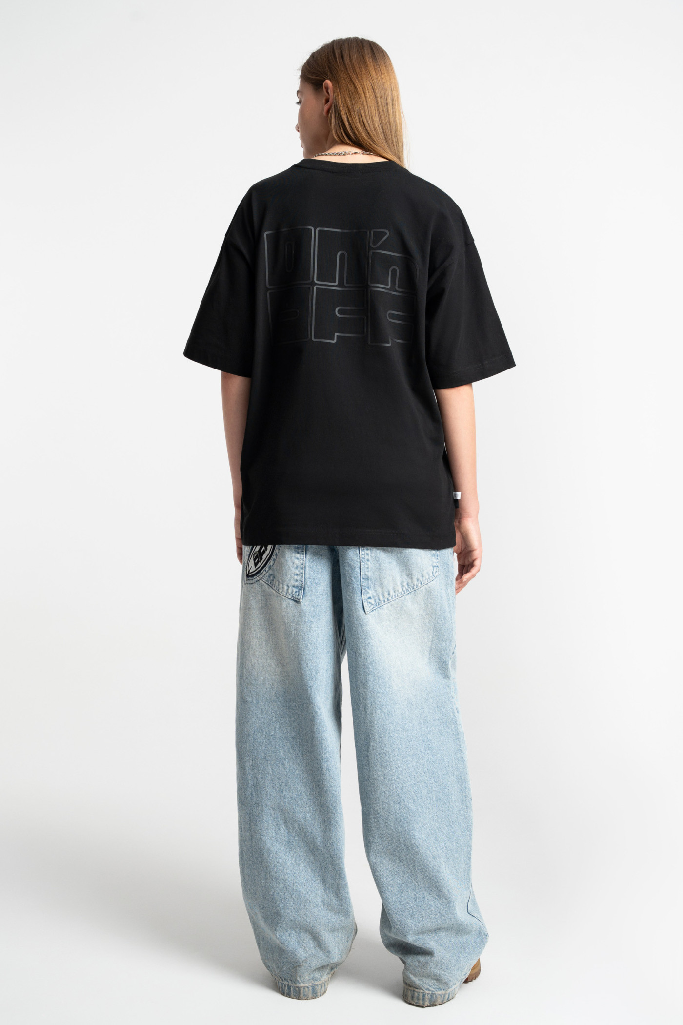 Czarny t-shirt OVERSIZE z minimalistycznym logo