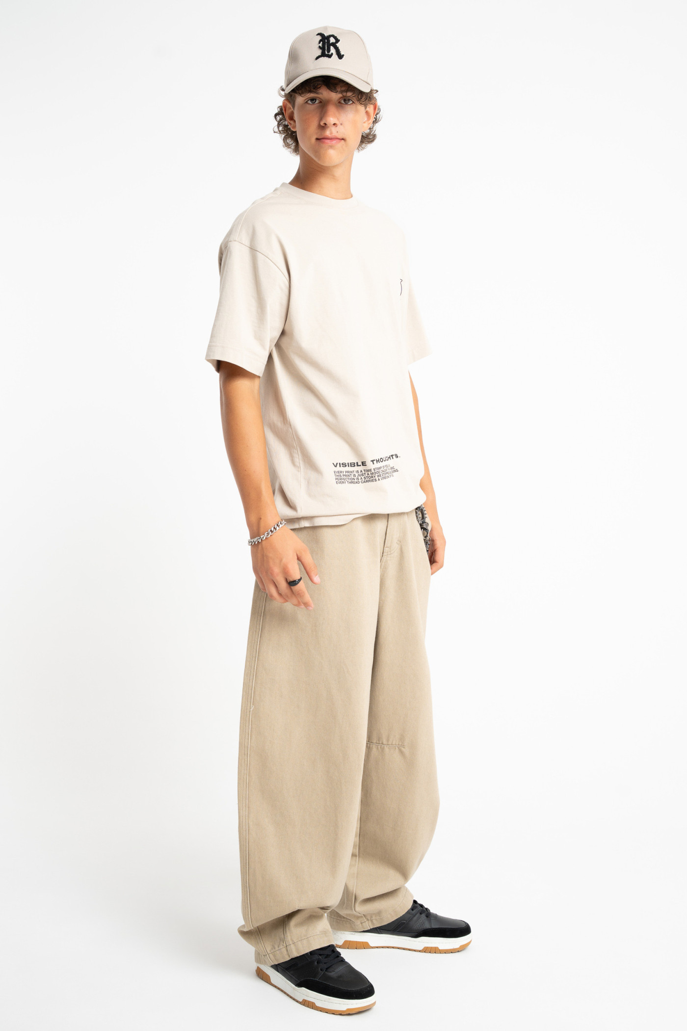 Beżowy t-shirt LOOSE z nadrukami z przodu