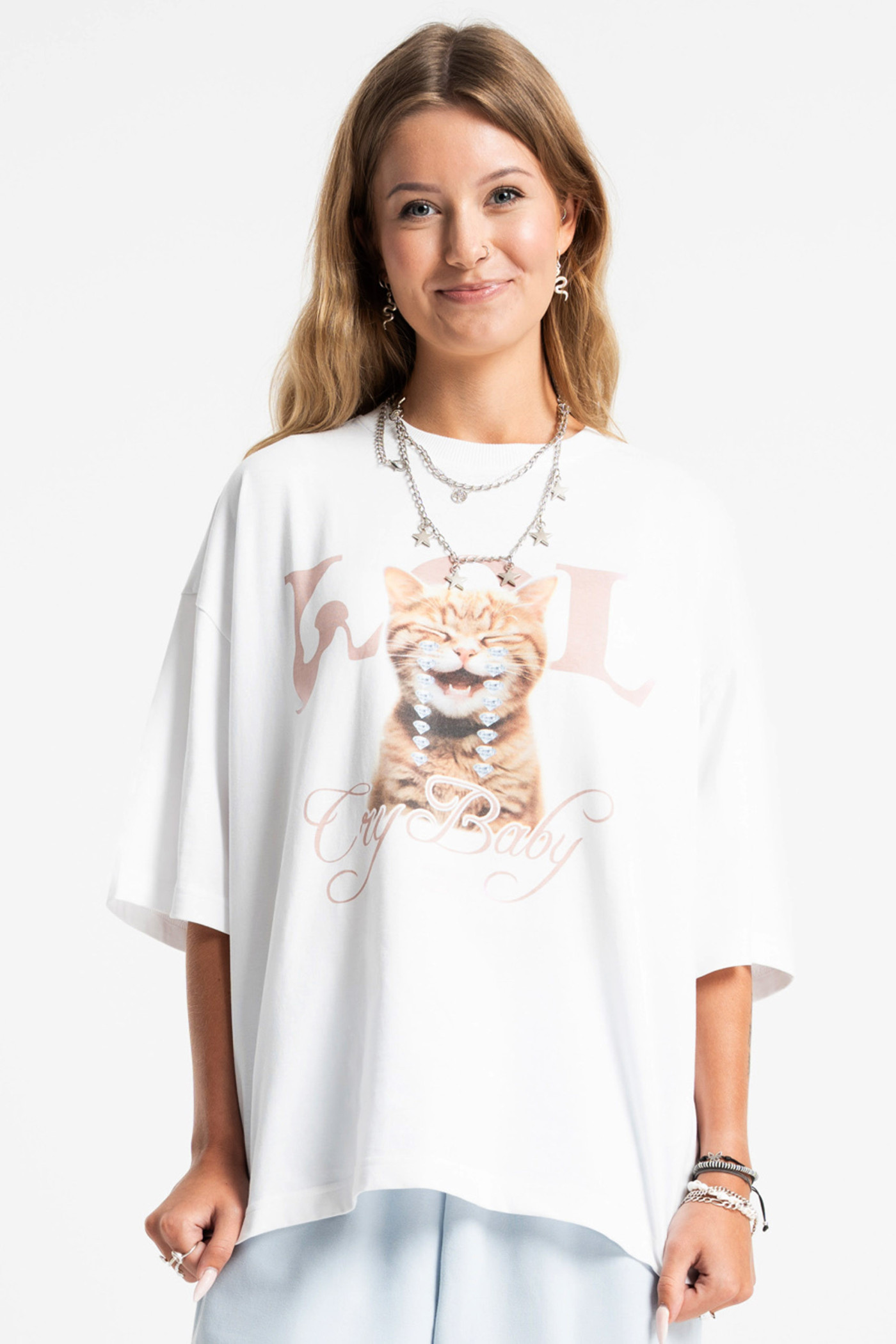 Biały t-shirt BOXY z autorską grafiką z przodu