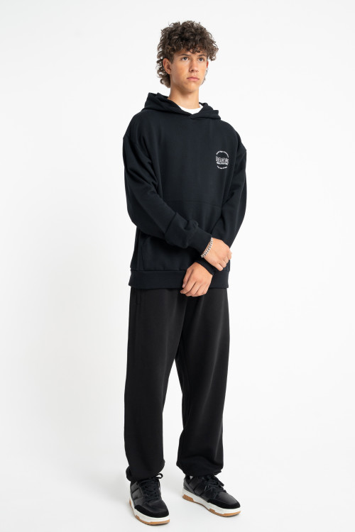 Czarna bluza COMFORT z kapturem z autorską grafiką z tyłu