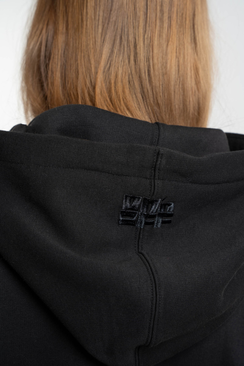 Czarna bluza z kapturem z logo