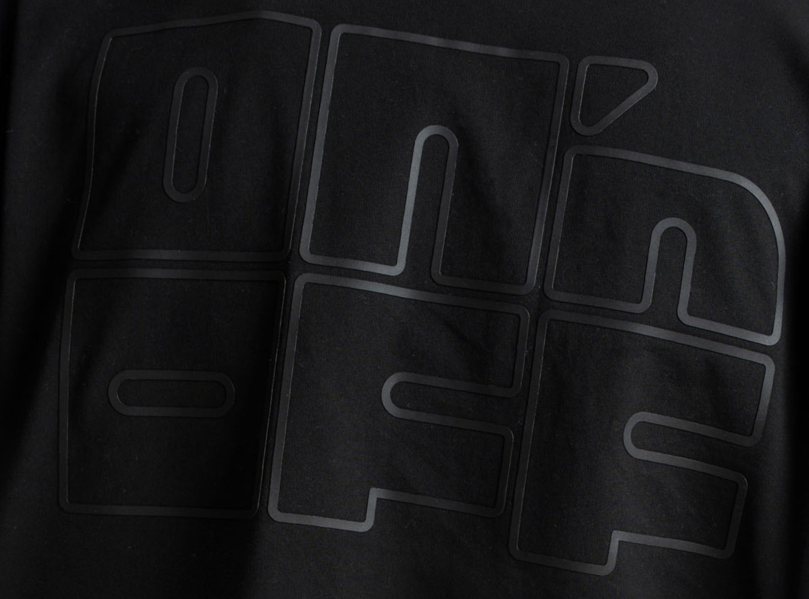 Czarny t-shirt OVERSIZE z minimalistycznym logo