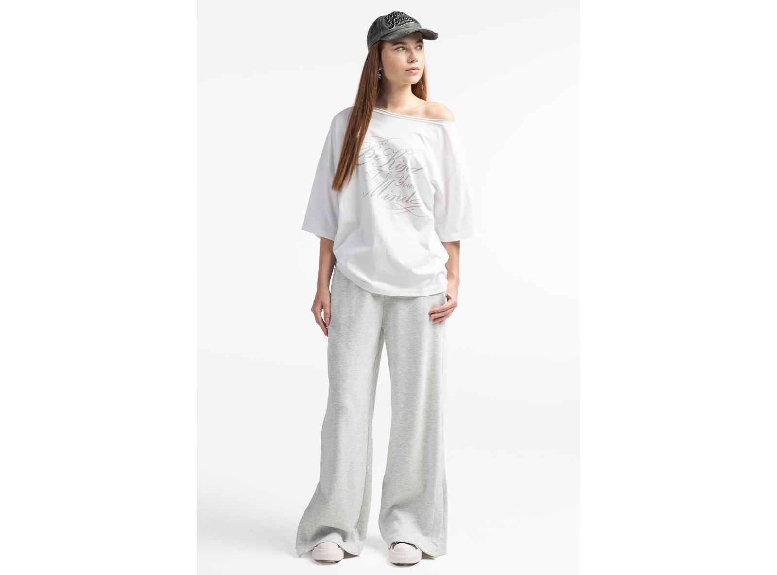 Biały t-shirt OVERSIZE z dekoltem łódką