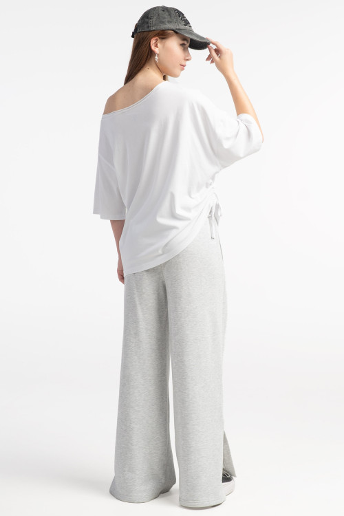 Biały t-shirt OVERSIZE z dekoltem łódką