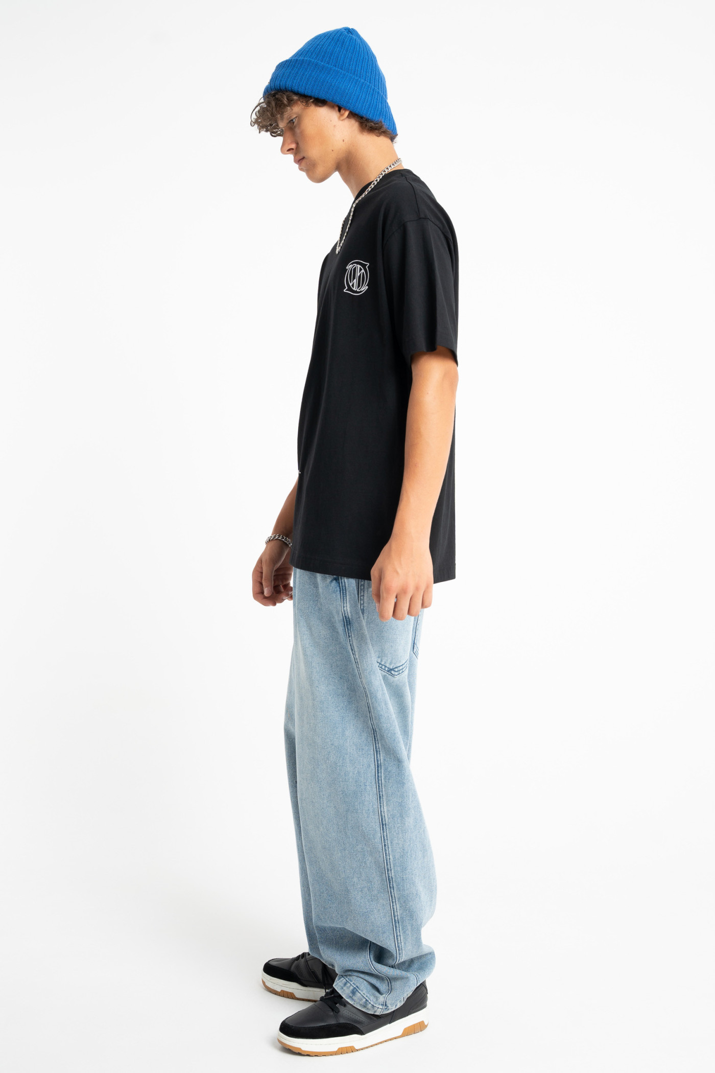Czarny t-shirt LOOSE z nadrukami z przodu