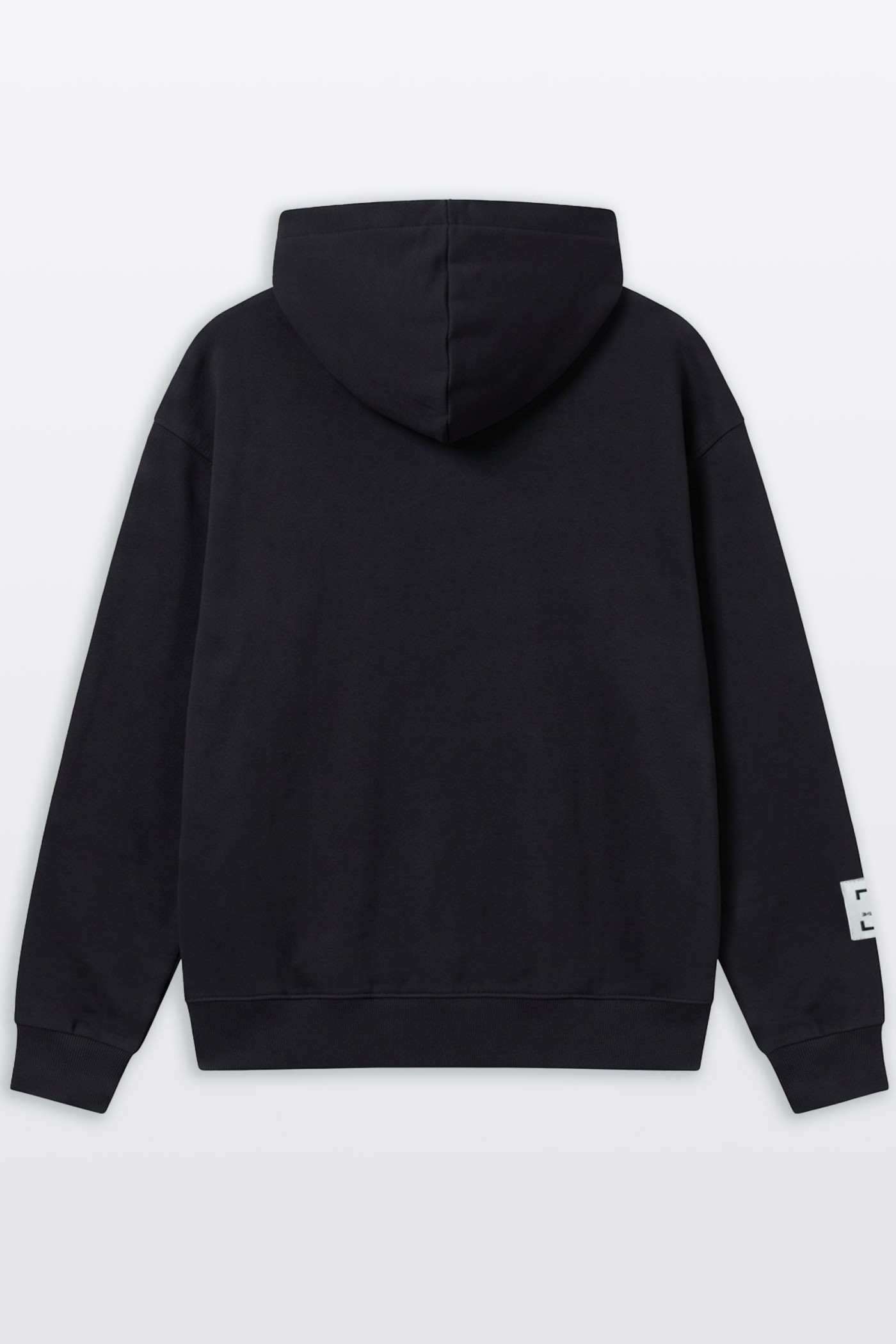 Czarna bluza REGULAR z kapturem z minimalistyczną naszywką na rękawie