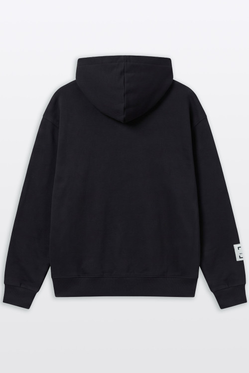 Czarna bluza REGULAR z kapturem z minimalistyczną naszywką na rękawie