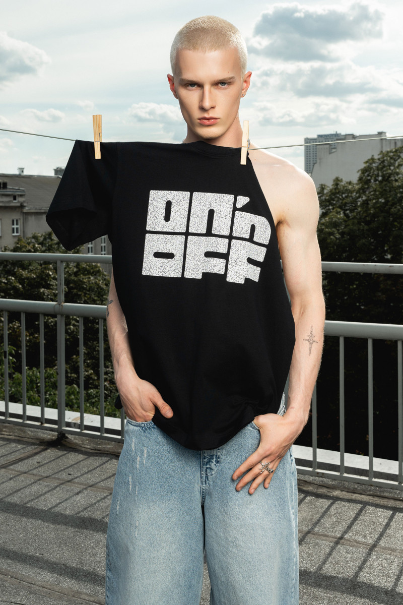Czarny t-shirt OVERSIZE z logo