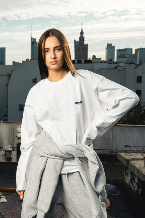 Biały longsleeve z logo