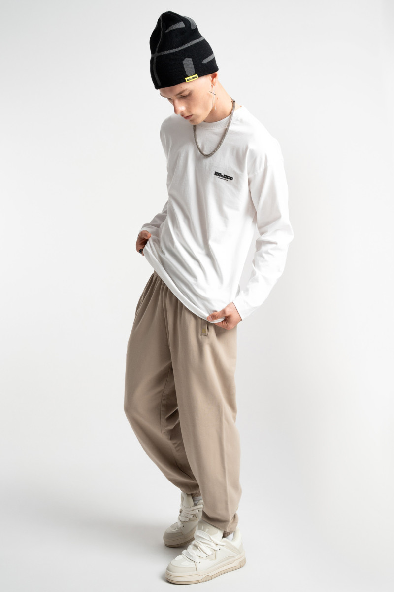 Biały longsleeve z logo