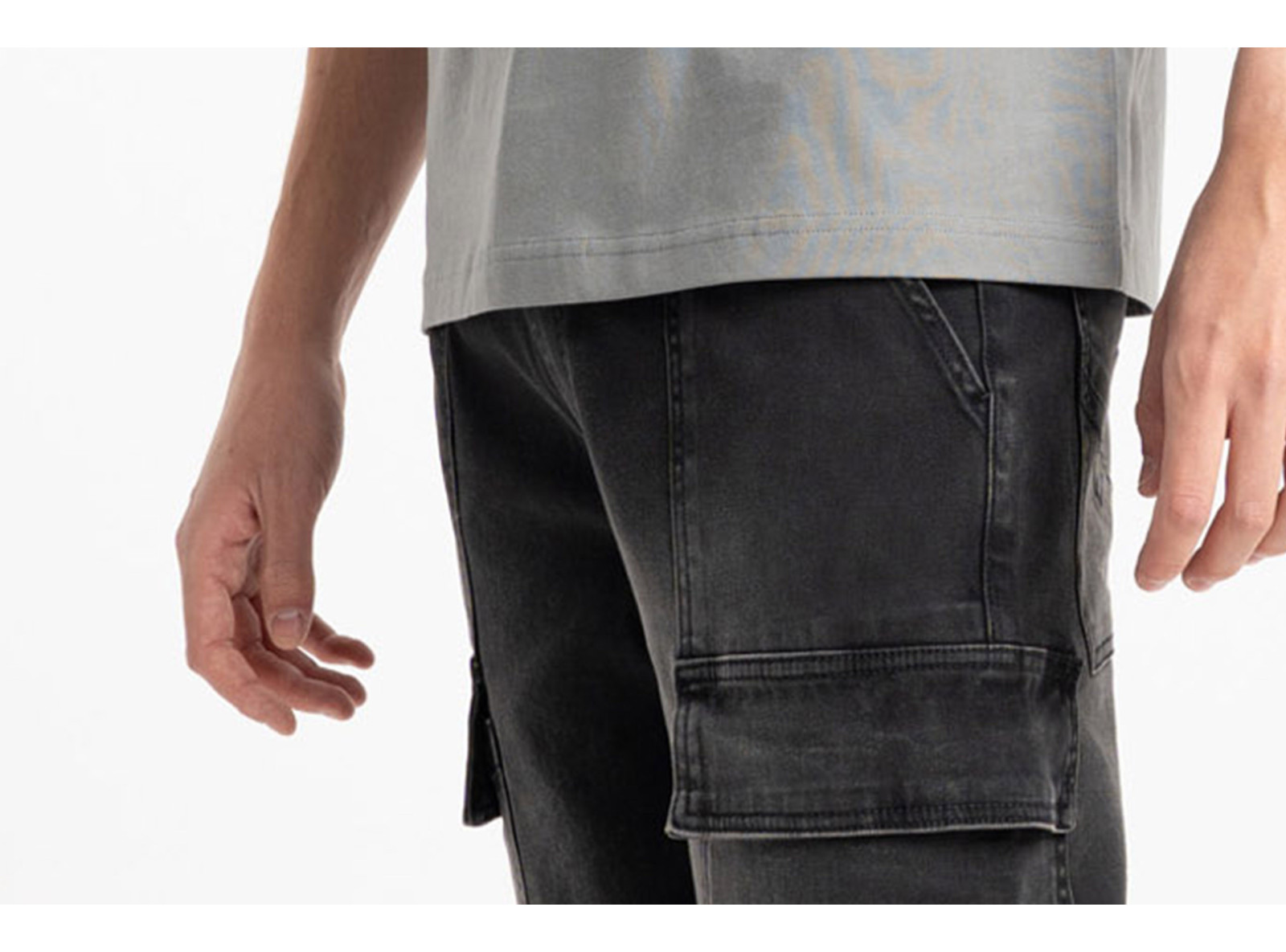 Czarne spodnie jeansowe JOGGER z efektem sprania