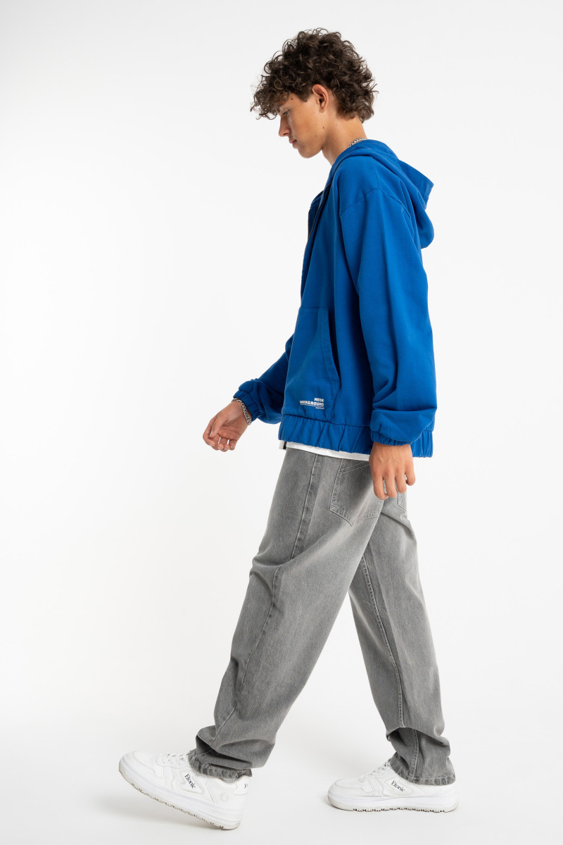 Niebieska bluza COMFORT z kapturem z minimalistycznym nadrukiem