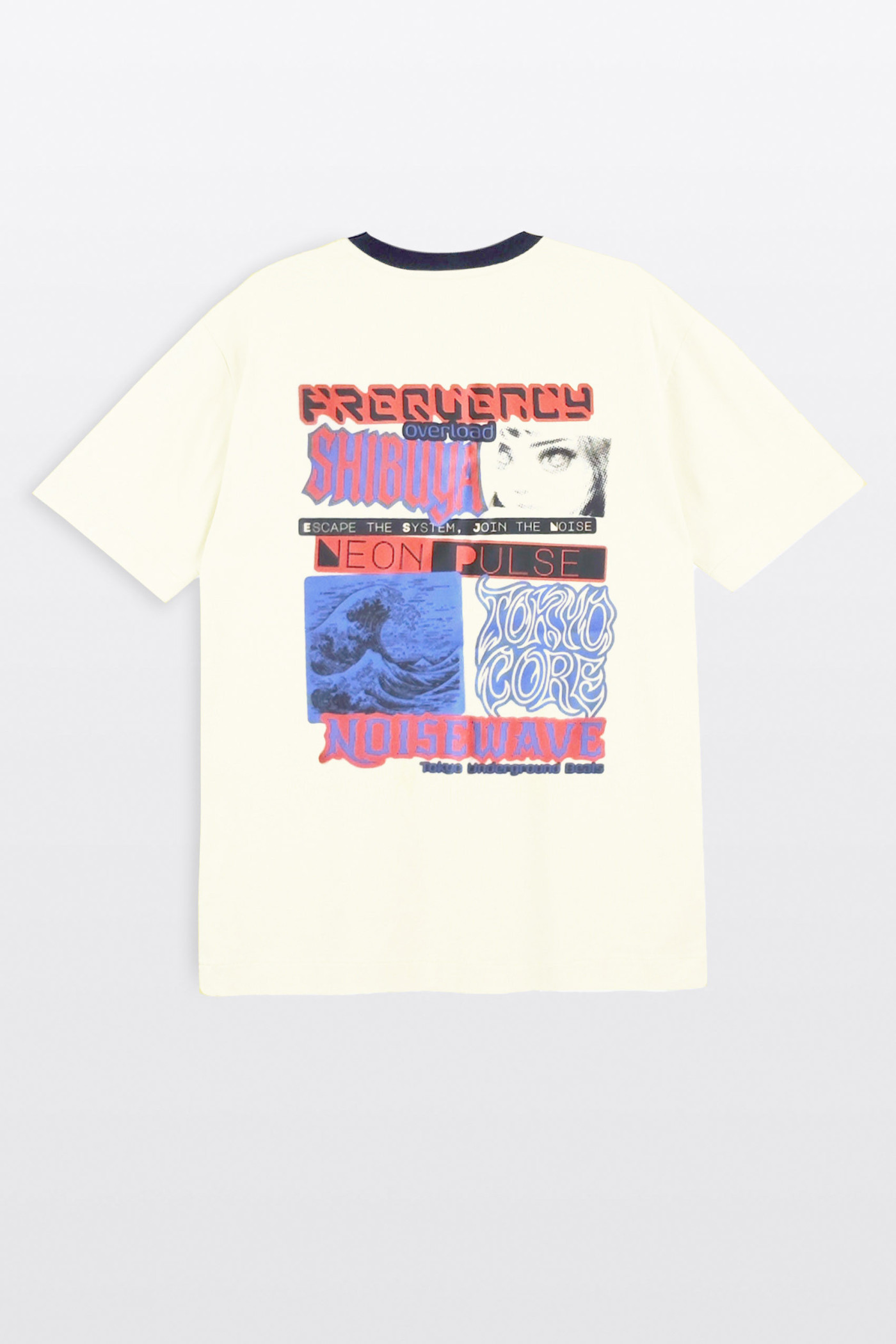 Kremowy t-shirt LOOSE z autorską grafiką z tyłu