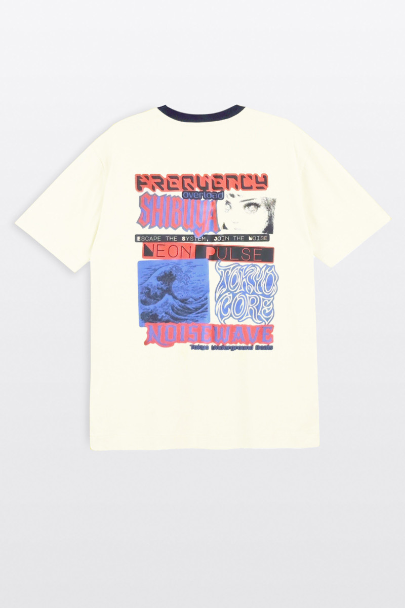 Kremowy t-shirt LOOSE z autorską grafiką z tyłu