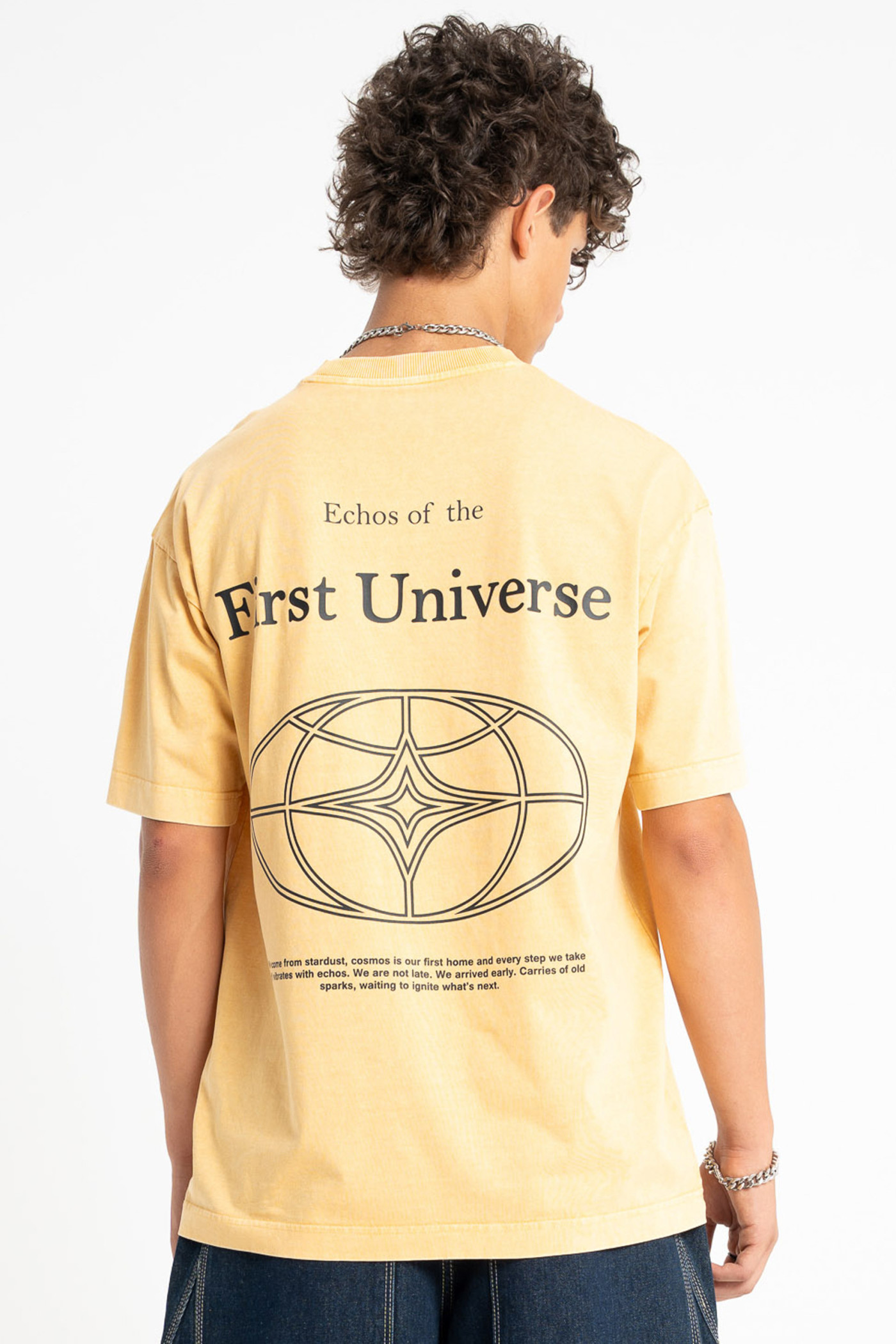Żółty t-shirt LOOSE z autorską grafiką z tyłu