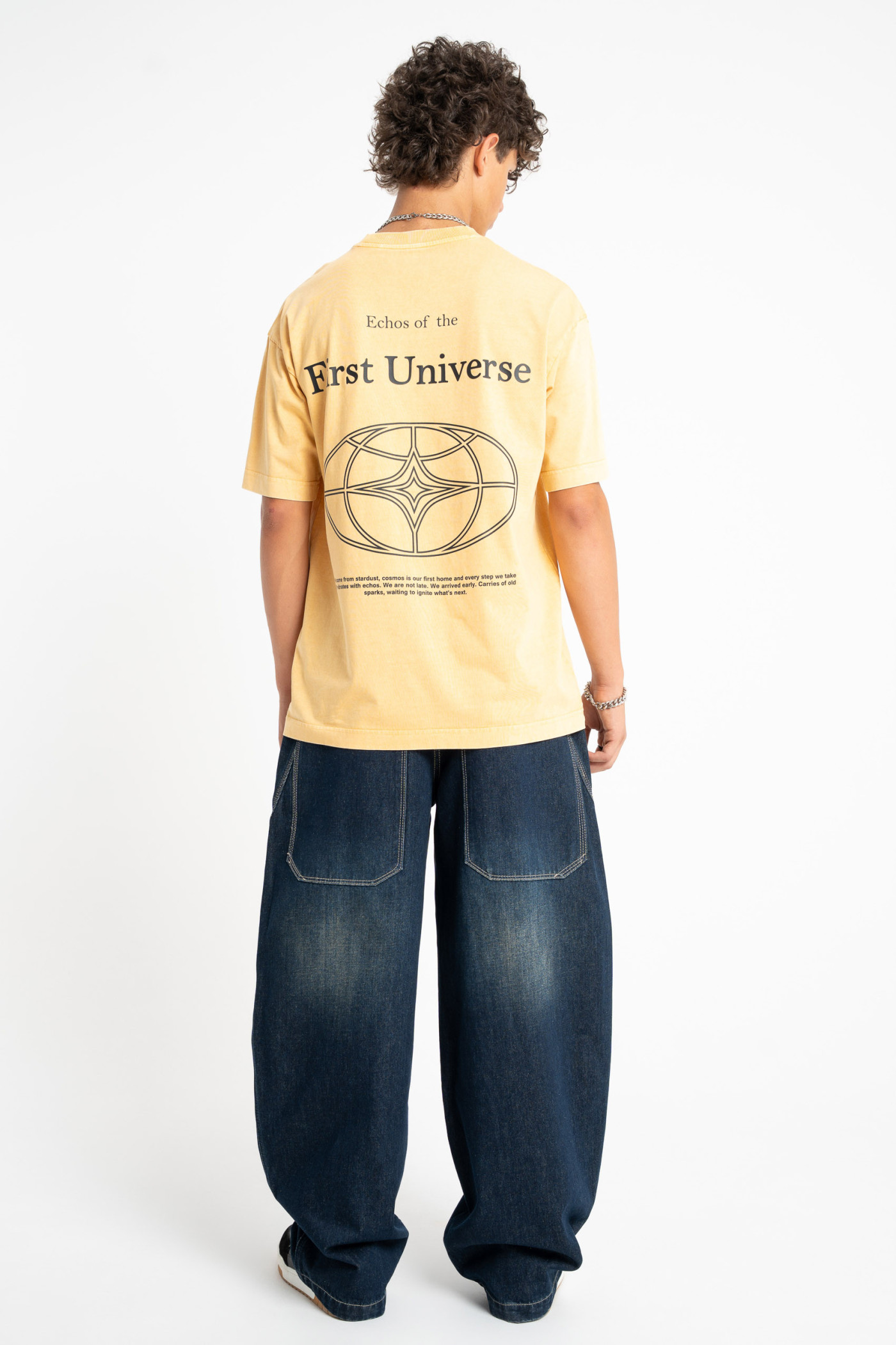 Żółty t-shirt LOOSE z autorską grafiką z tyłu