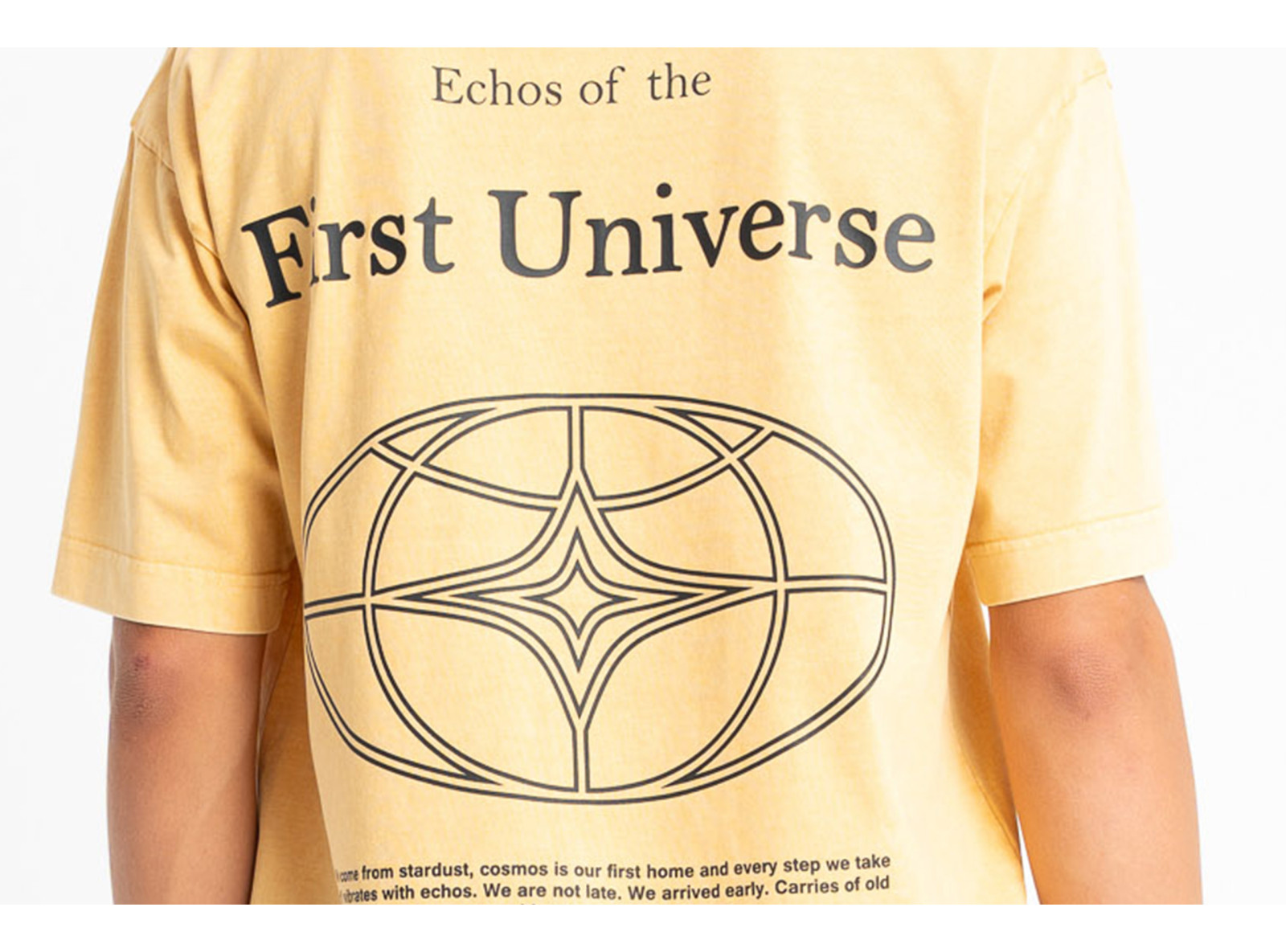 Żółty t-shirt LOOSE z autorską grafiką z tyłu