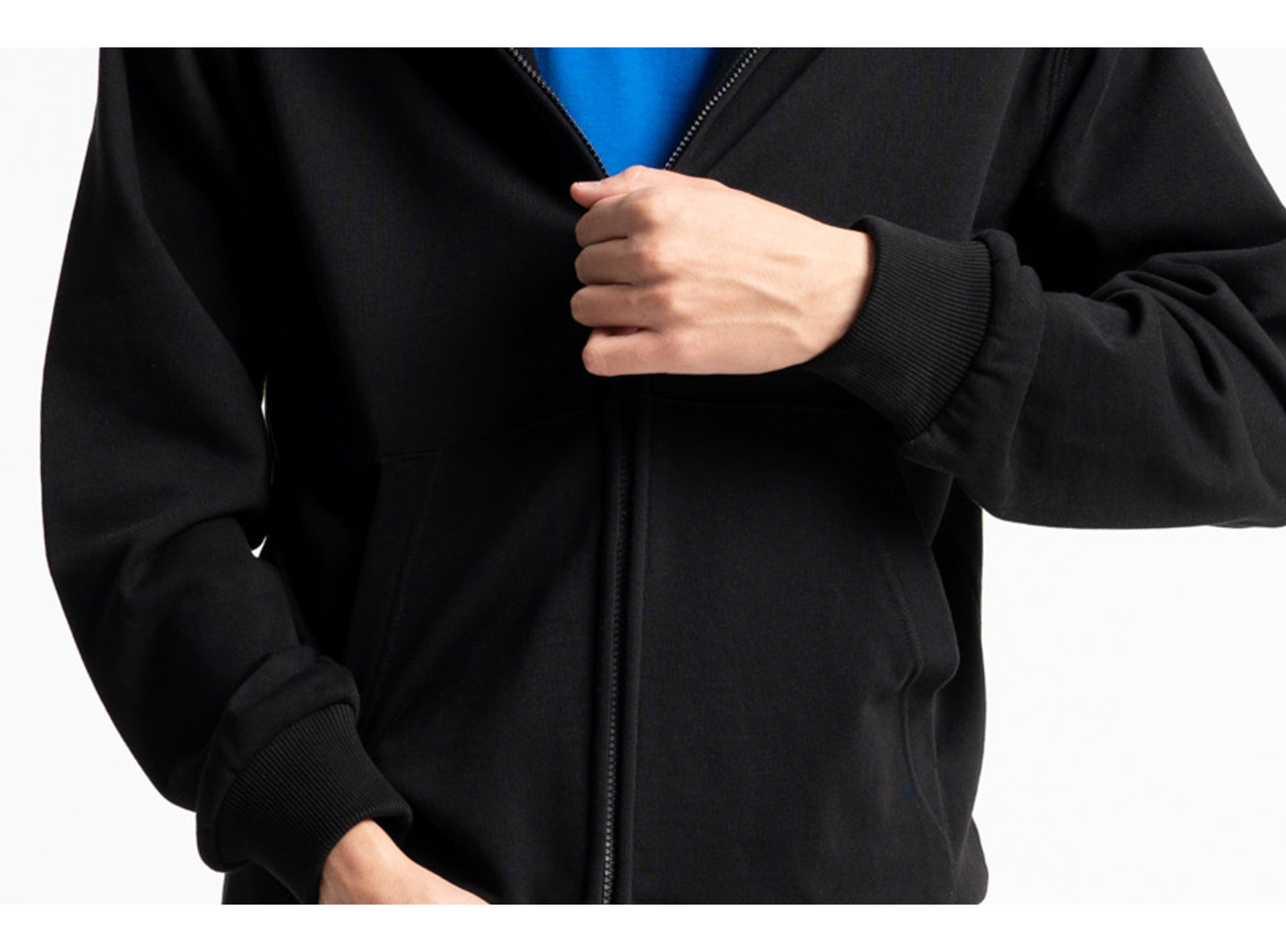 Czarna bluza COMFORT z kapturem z autorską grafiką z tyłu