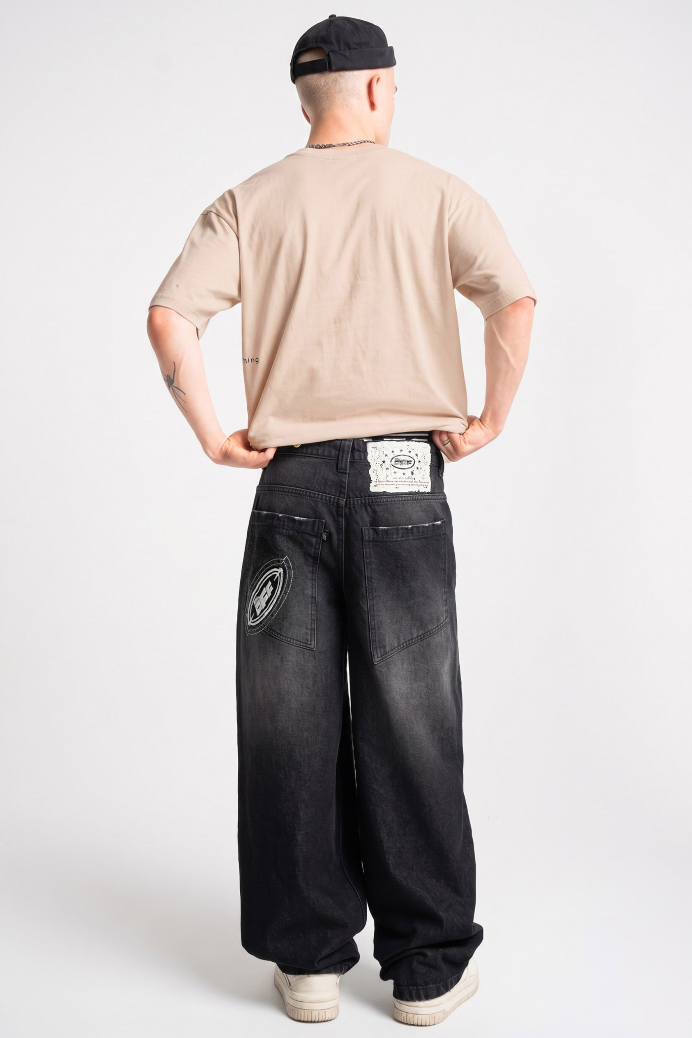 Czarne spodnie jeansowe SKATER