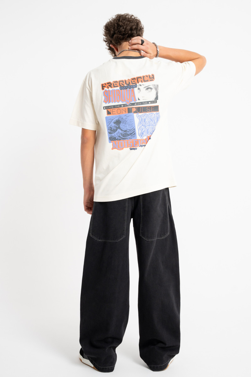 Kremowy t-shirt LOOSE z autorską grafiką z tyłu