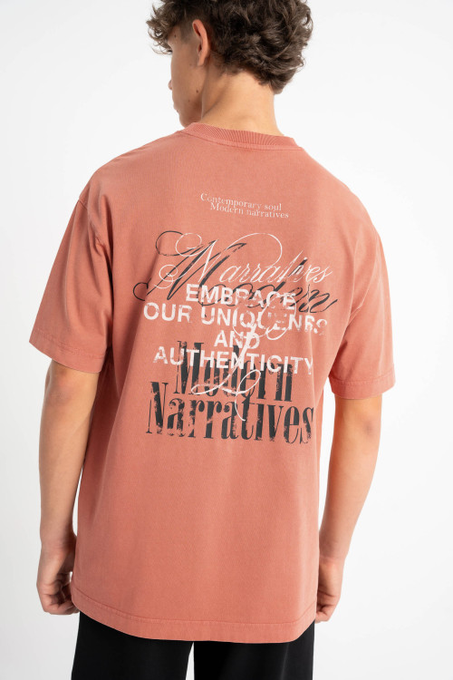 Pomarańczowy t-shirt LOOSE z autorską grafiką z tyłu
