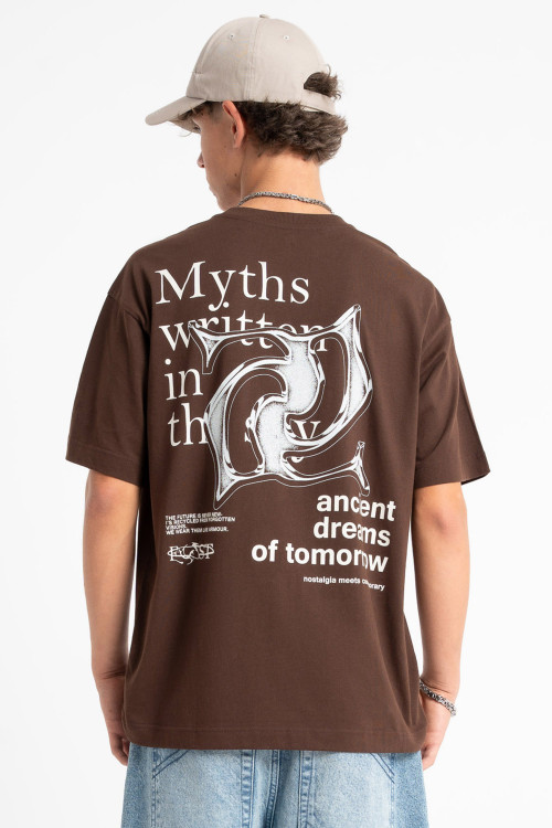 Brązowy t-shirt LOOSE z nadrukiem z przodu
