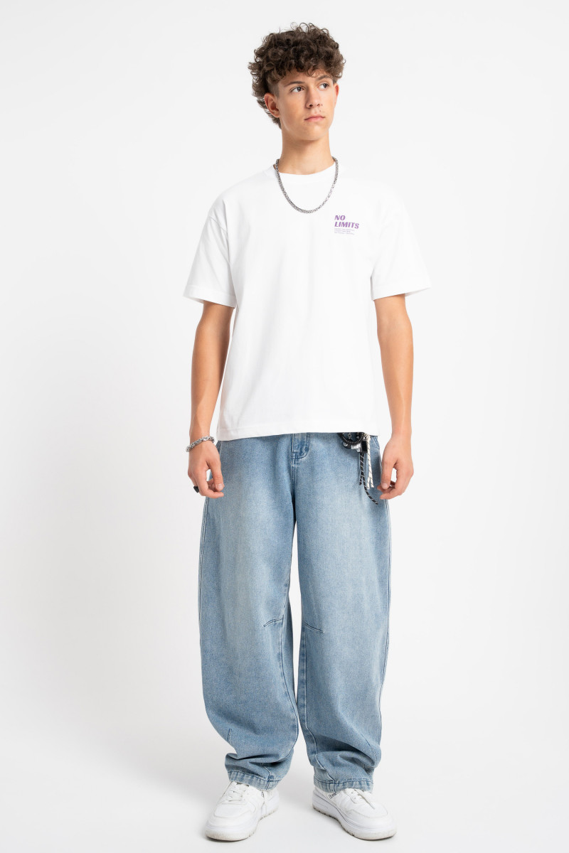 Biały t-shirt LOOSE z autorska grafiką z tyłu