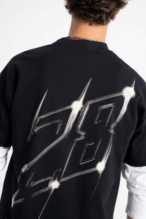 Czarny t-shirt LOOSE z autorską grafiką z tyłu
