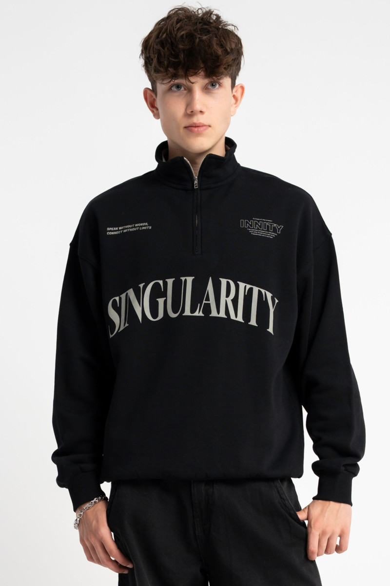 Czarna bluza na stójce z nadrukiem z przodu od Reporter