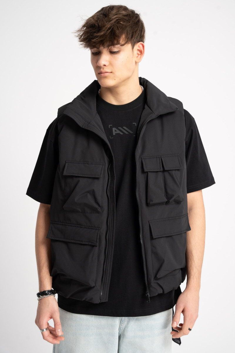 Czarna kamizelka typu MILITARY WEST z przestrzennymi kieszeniami z przodu od Reporter