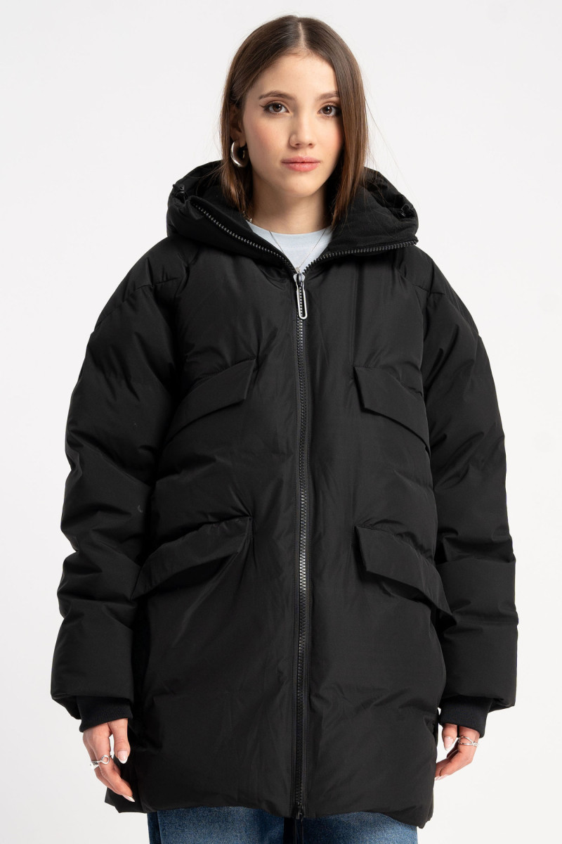 Czarna długa pikowana kurtka ocieplana z kapturem od Reporter