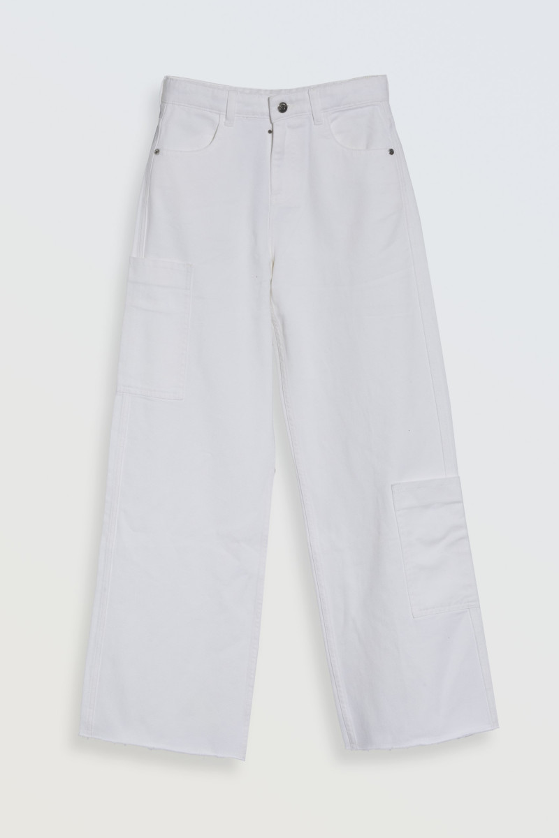 Białe jeansy typu WIDE LEG z asymetrycznymi kieszeniami na nogawkach od Reporter