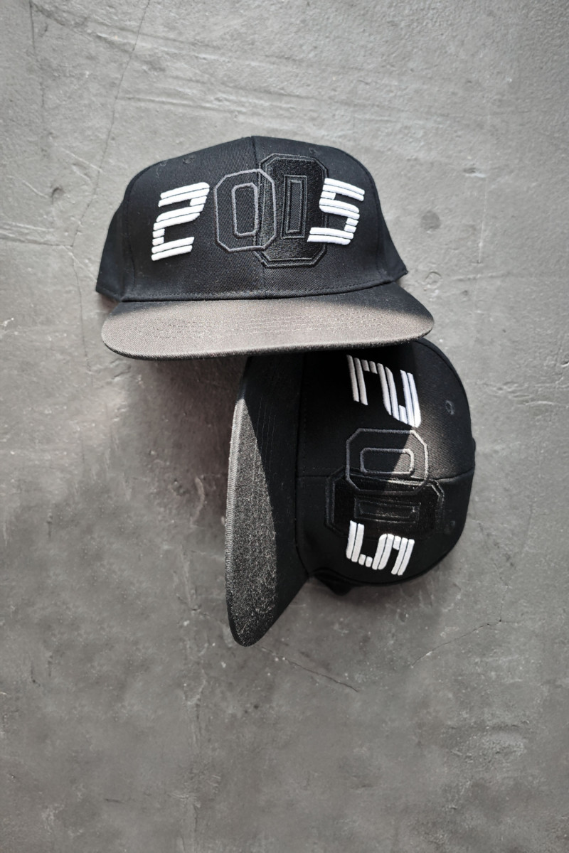 2005xReporter Czarna czapka z daszkiem od Reporter